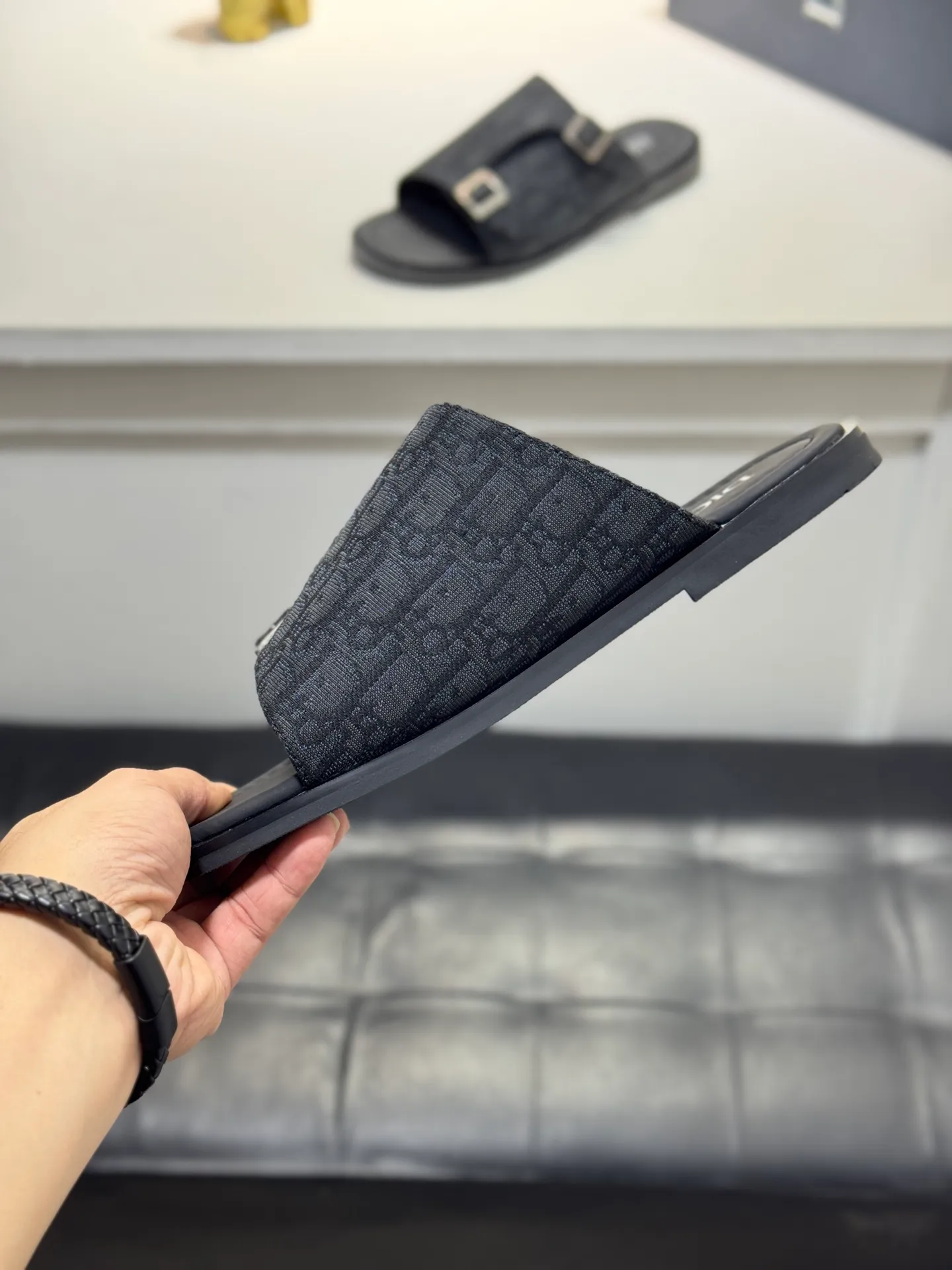 Men's men's shoes 💰320 [New style] 🦇🦇𝐂𝐡𝐫𝐢𝐬𝐭𝐢𝐚𝐧 𝐃𝐢𝐨𝐫 Dior slippers - the latest hot sandals, classic sandals, original replicas, super durable and versatile, cowhide leather with hardware accessories, very comfortable on the feet Look slim and white. Original molded outsole size: 38-44 (.45. Customized